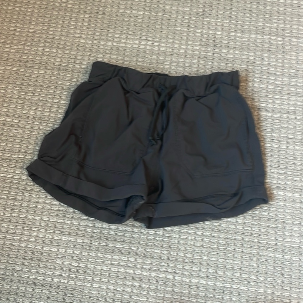 Ivivva shorts black